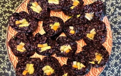 Vegan sushi met zwarte rijst